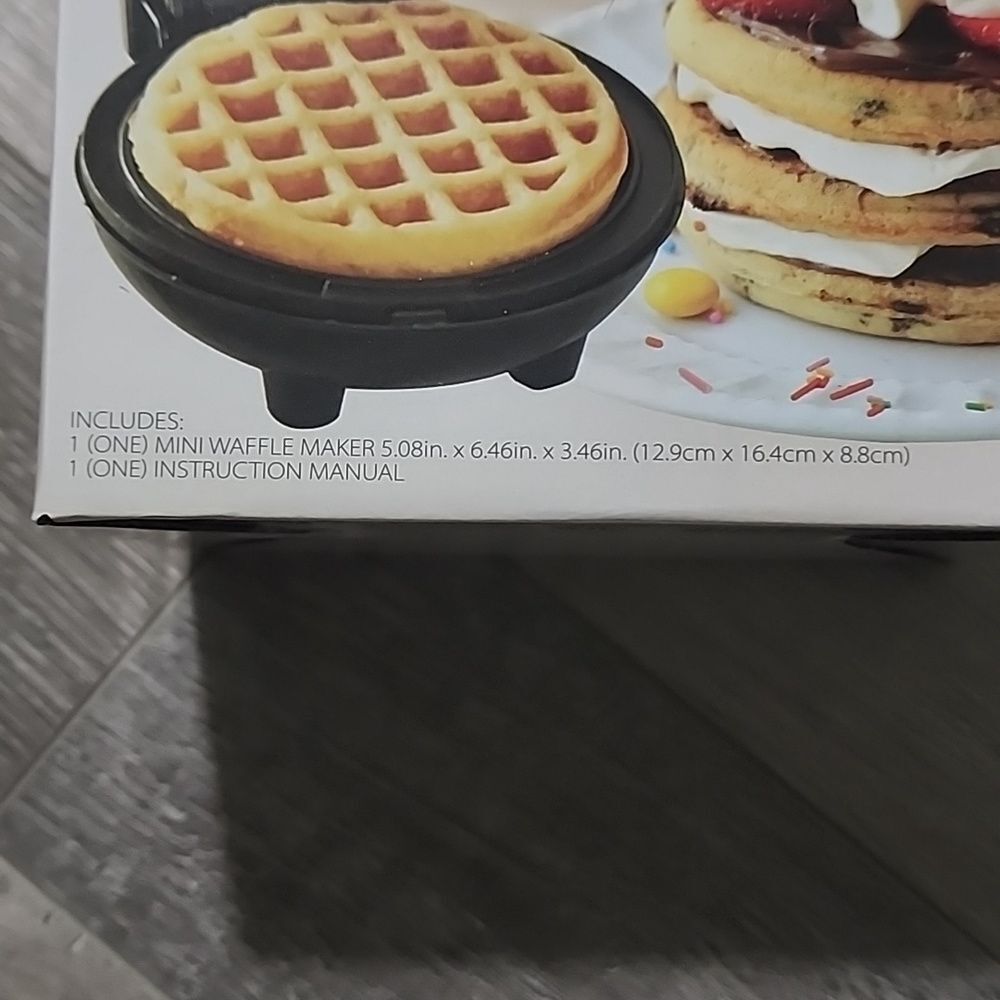 Mini Waffle Maker - Picture 2 of 3
